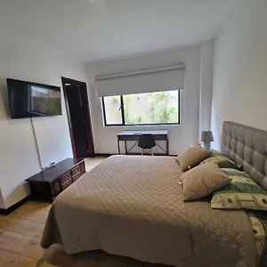 Departamento Excelente Ubicacion Con Parqueo Cuenca
